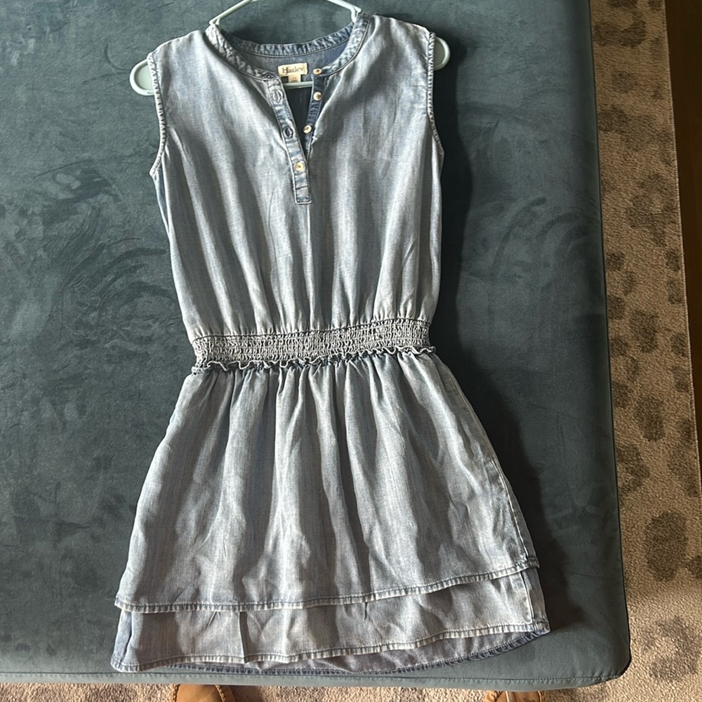 Girls chambray dress made by Hatley. In perfect condition, never wore!